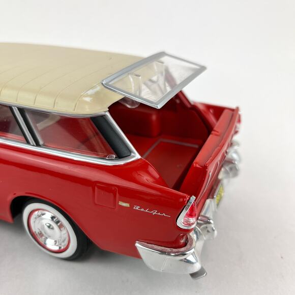 Maisto 1955 Chevrolet Nomad Wagon 1:18 Scale Die Cast Car Model - Picture 6 of 9